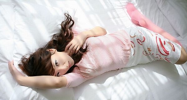 特别专辑韩媛媛性感床照助威世界杯,百变内衣撩人_图片