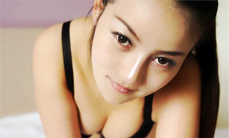 美女湿身抚慰葡萄牙,对C罗痴心不改_