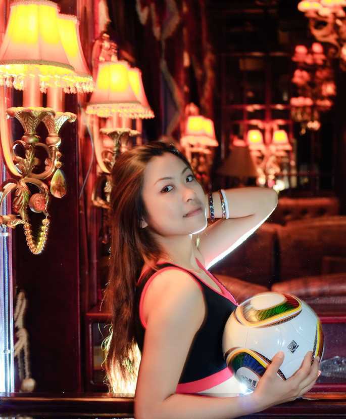 最新宝贝与足球--老道与美女_壁纸