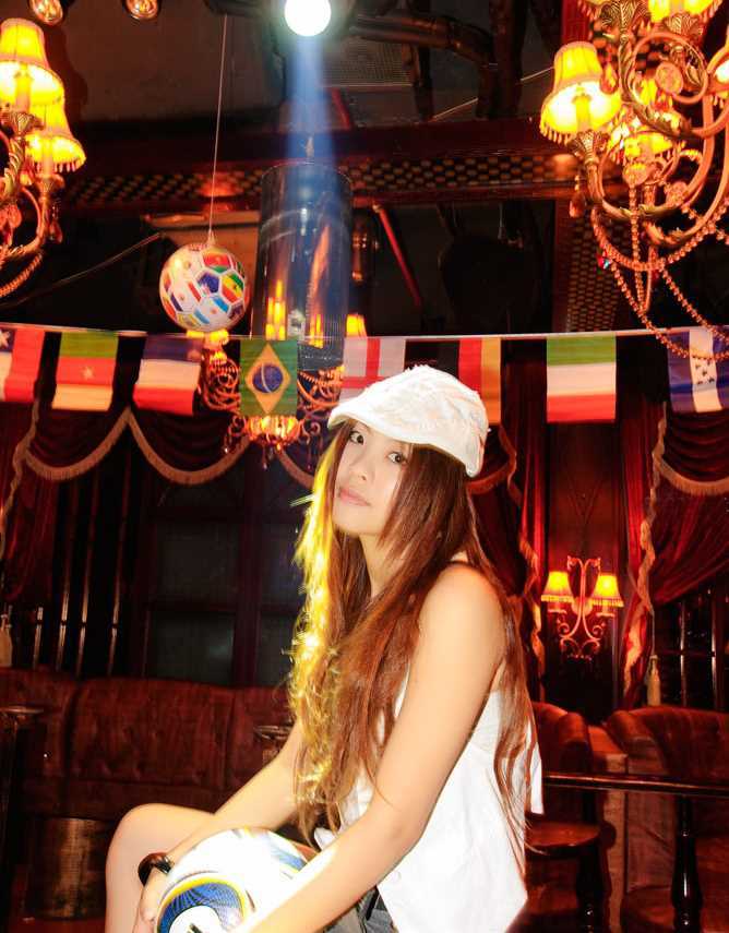 最新宝贝与足球--老道与美女_壁纸