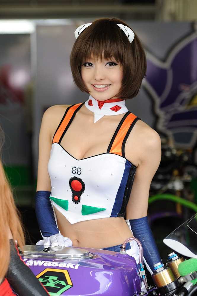 水谷望爱出镜日本超纯赛车美女