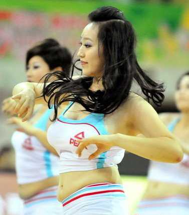 精选忘情热舞祝男篮的篮球美女图册