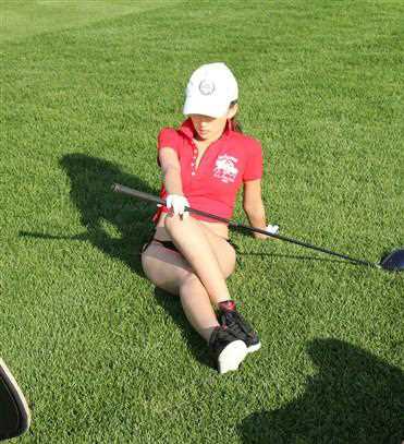 特别专辑户外的性感高尔夫美女图片