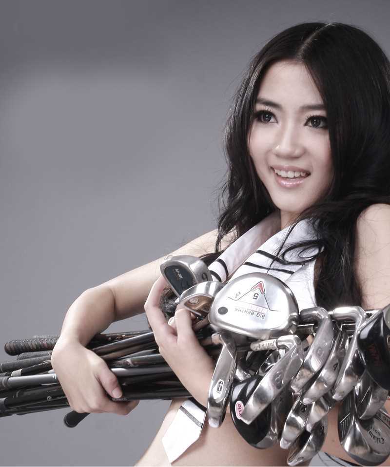 高清孔燕松孔瑶竹牵手高球之长腿美女图集