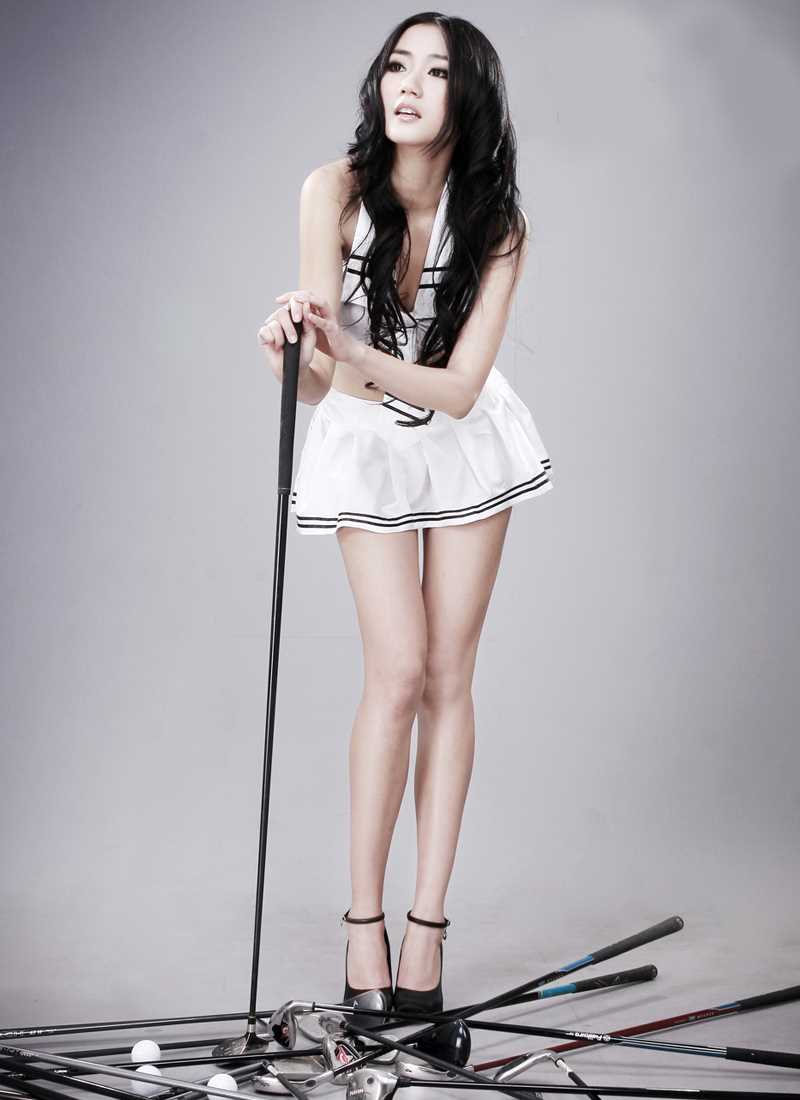 高清孔燕松孔瑶竹牵手高球之长腿美女图集