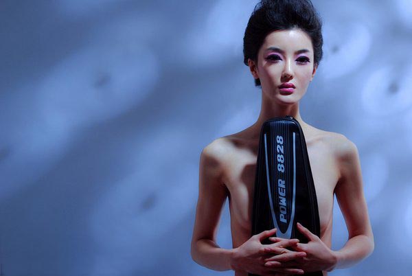 高清成龙绯闻儿媳真空上阵,化身羽球宝贝出镜图册