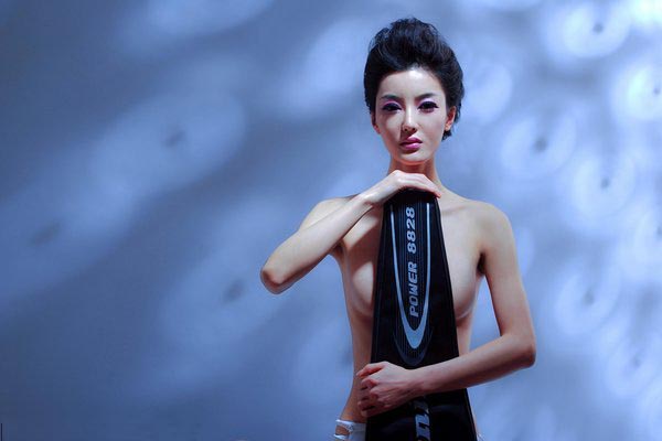 高清成龙绯闻儿媳真空上阵,化身羽球宝贝出镜图册