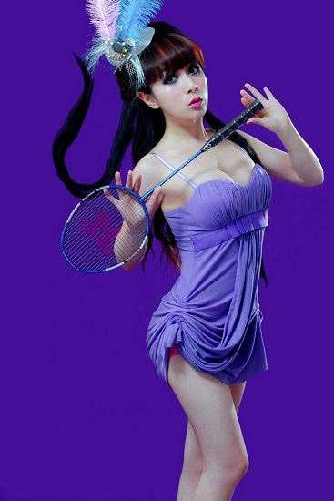 特别专辑美女歌手化身羽球宝贝,酥胸大长腿性感抢镜图片