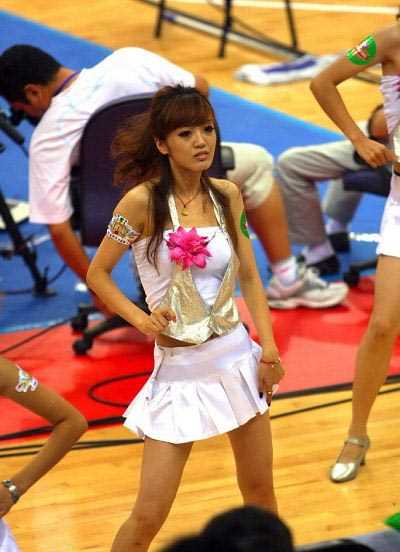 羽超啦啦宝贝性感热舞,摆手弄姿秀小蛮腰