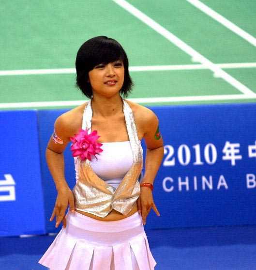 羽超啦啦宝贝性感热舞,摆手弄姿秀小蛮腰