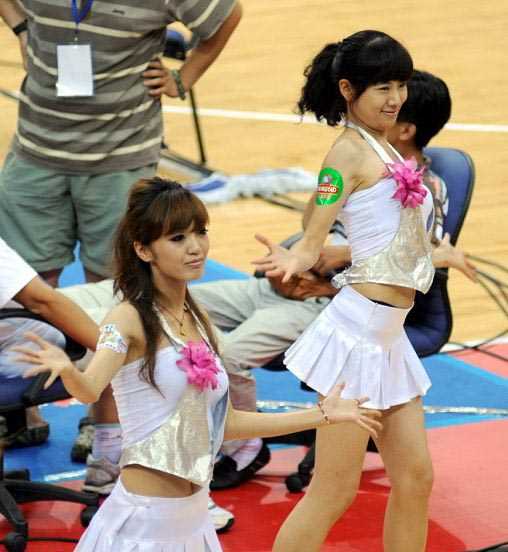 羽超啦啦宝贝性感热舞,摆手弄姿秀小蛮腰