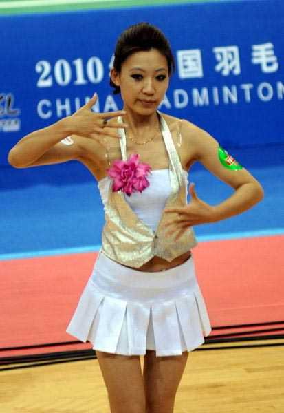 羽超啦啦宝贝性感热舞,摆手弄姿秀小蛮腰