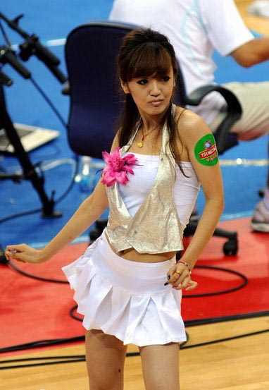 羽超啦啦宝贝性感热舞,摆手弄姿秀小蛮腰