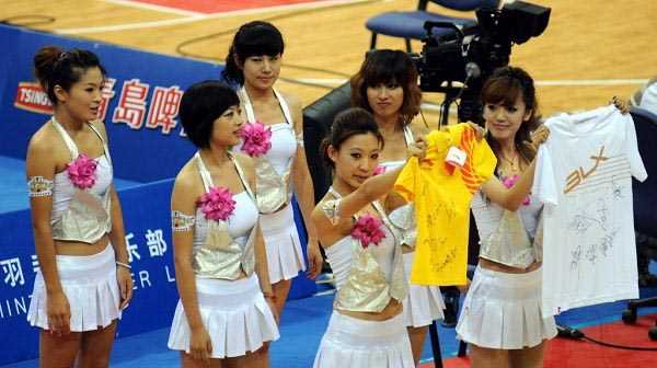 羽超啦啦宝贝性感热舞,摆手弄姿秀小蛮腰