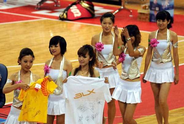 羽超啦啦宝贝性感热舞,摆手弄姿秀小蛮腰