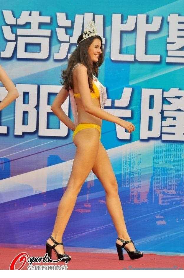 最新比基尼小姐为奥运助威,清凉性感惹遐思壁纸