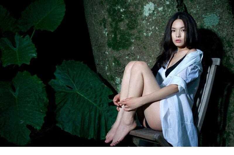 最新美模王若伊性感集锦壁纸