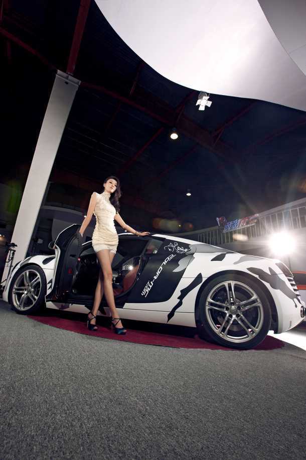 优质酥胸微露的R女郎图片