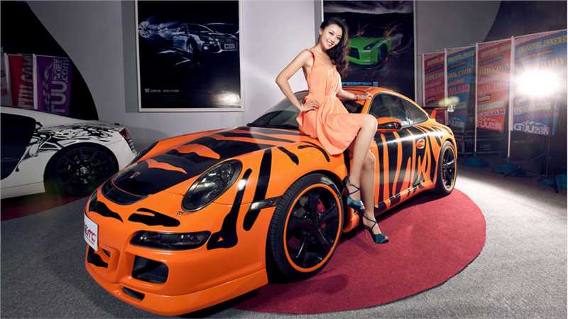 优质酥胸微露的R女郎图片