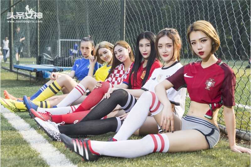 特别专辑性感嫩模制服大长腿诱惑图片