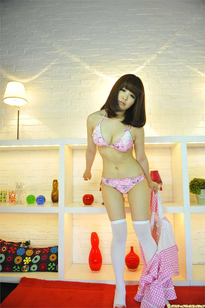 优质日本18岁美女栗山夢衣图片