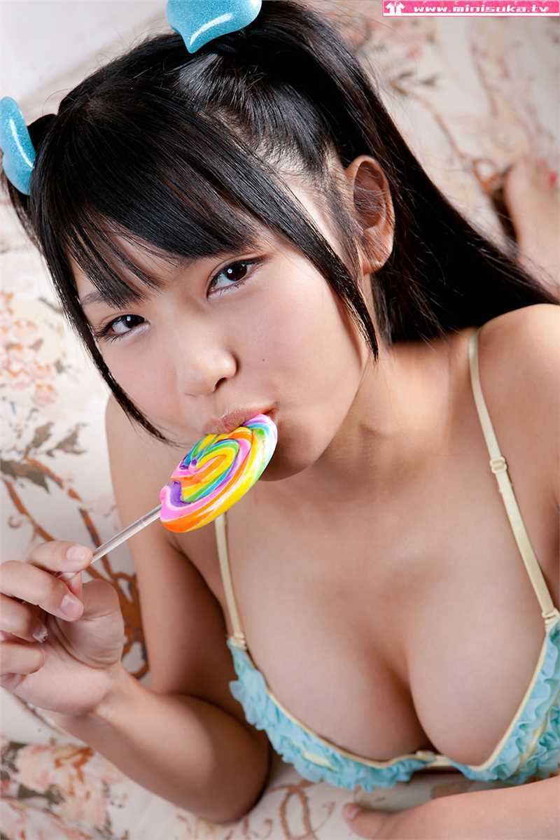 高清Rina俏皮比基尼嫩妹图册