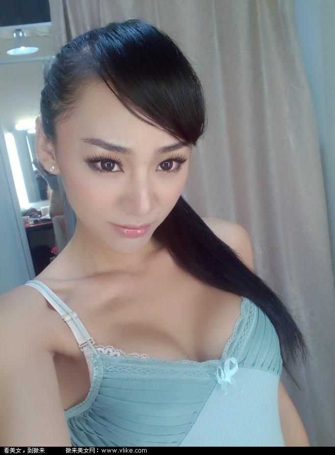 特别专辑山东美女金美辛深V沟图片