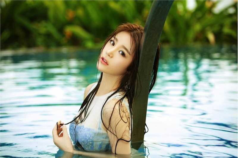 精选清凉夏日比基尼美女邱璐瑶图册