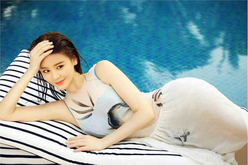 精选清凉夏日比基尼美女邱璐瑶图册