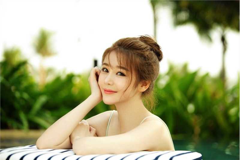 精选清凉夏日比基尼美女邱璐瑶图册