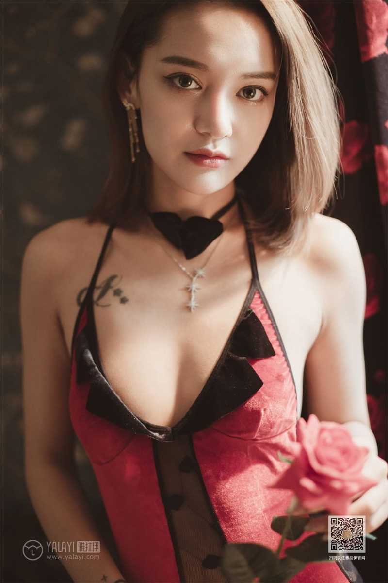 优质美模丽丽海滩比基尼阳光写着图片