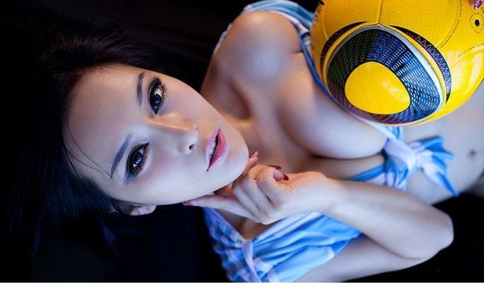 最新性感足球宝贝私房黑丝美胸诱人壁纸
