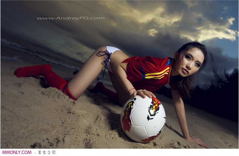 精选足球宝贝万曦媛沙滩性感图册