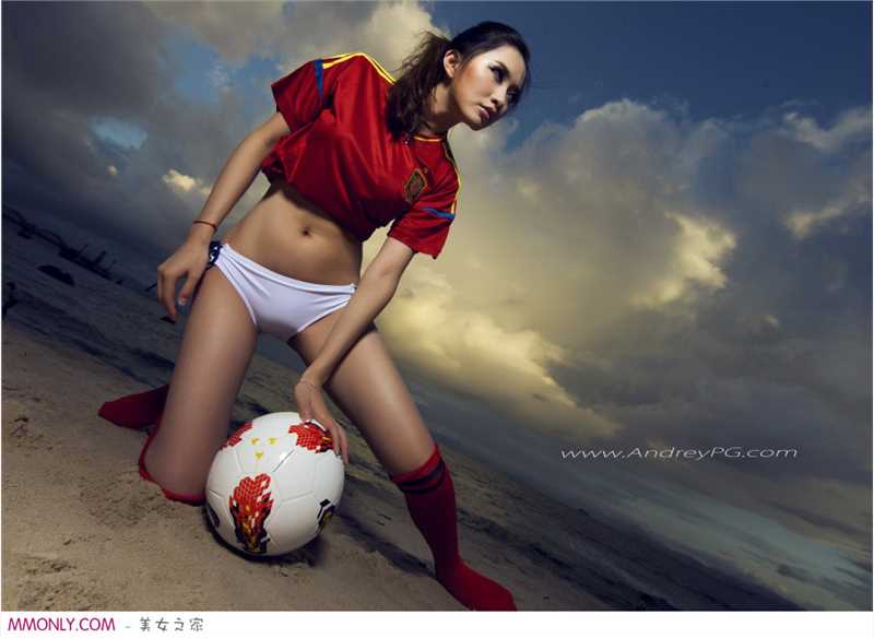精选足球宝贝万曦媛沙滩性感图册