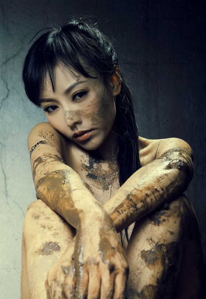 精选篮球宝贝韩一菲淤泥中秀美胸美臀图册