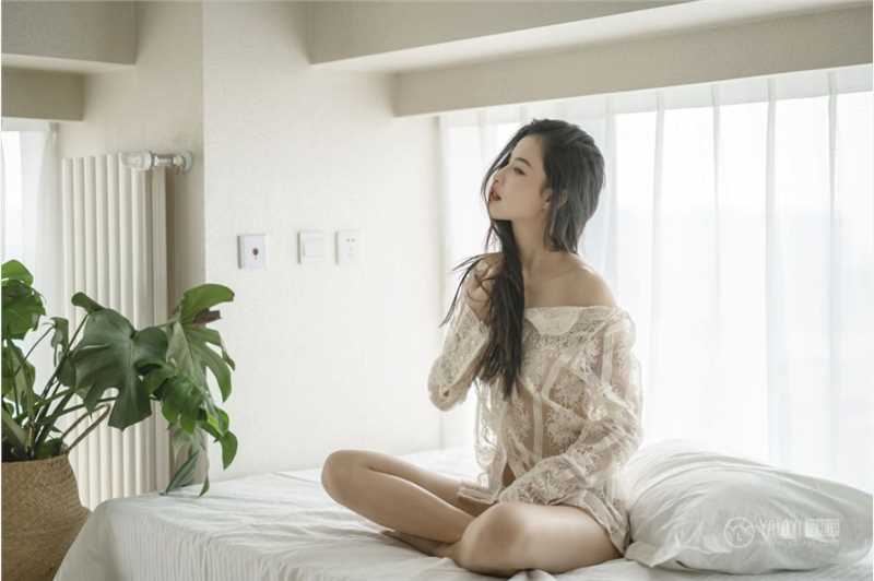 最全迷人小妖精透明蕾丝床上千娇百媚性感写真壁纸