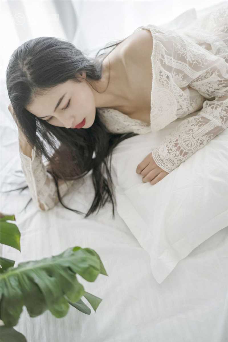 最全迷人小妖精透明蕾丝床上千娇百媚性感写真壁纸