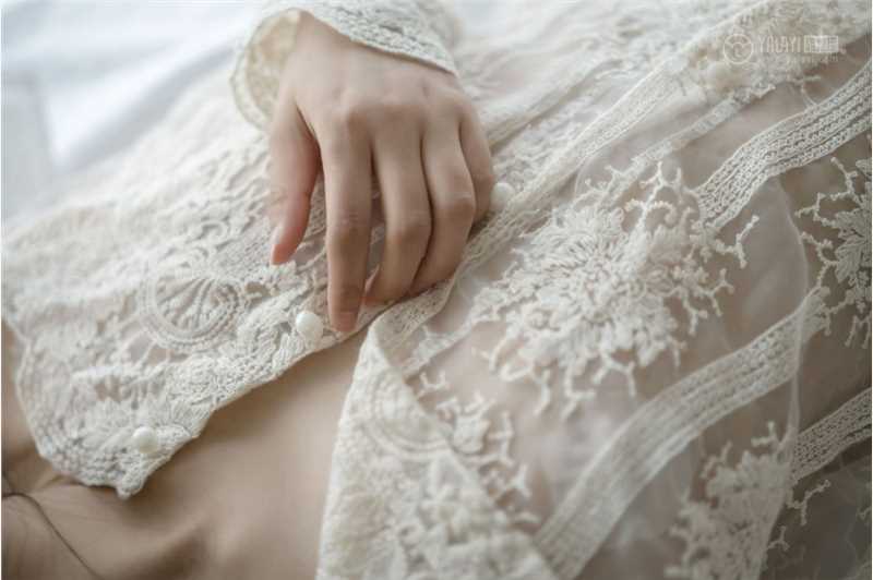 最全迷人小妖精透明蕾丝床上千娇百媚性感写真壁纸