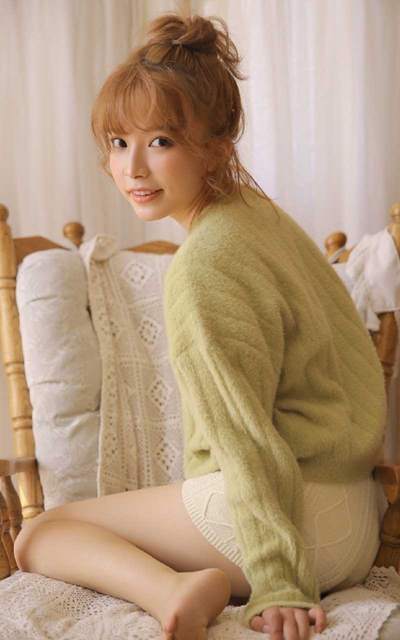 精选丸子头美女极品尤物白皙漂亮大长腿私房清纯图片图册