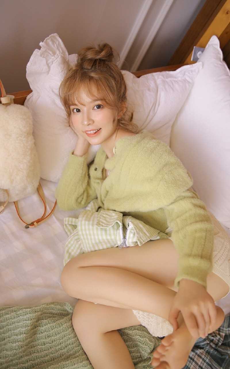 精选丸子头美女极品尤物白皙漂亮大长腿私房清纯图片图册