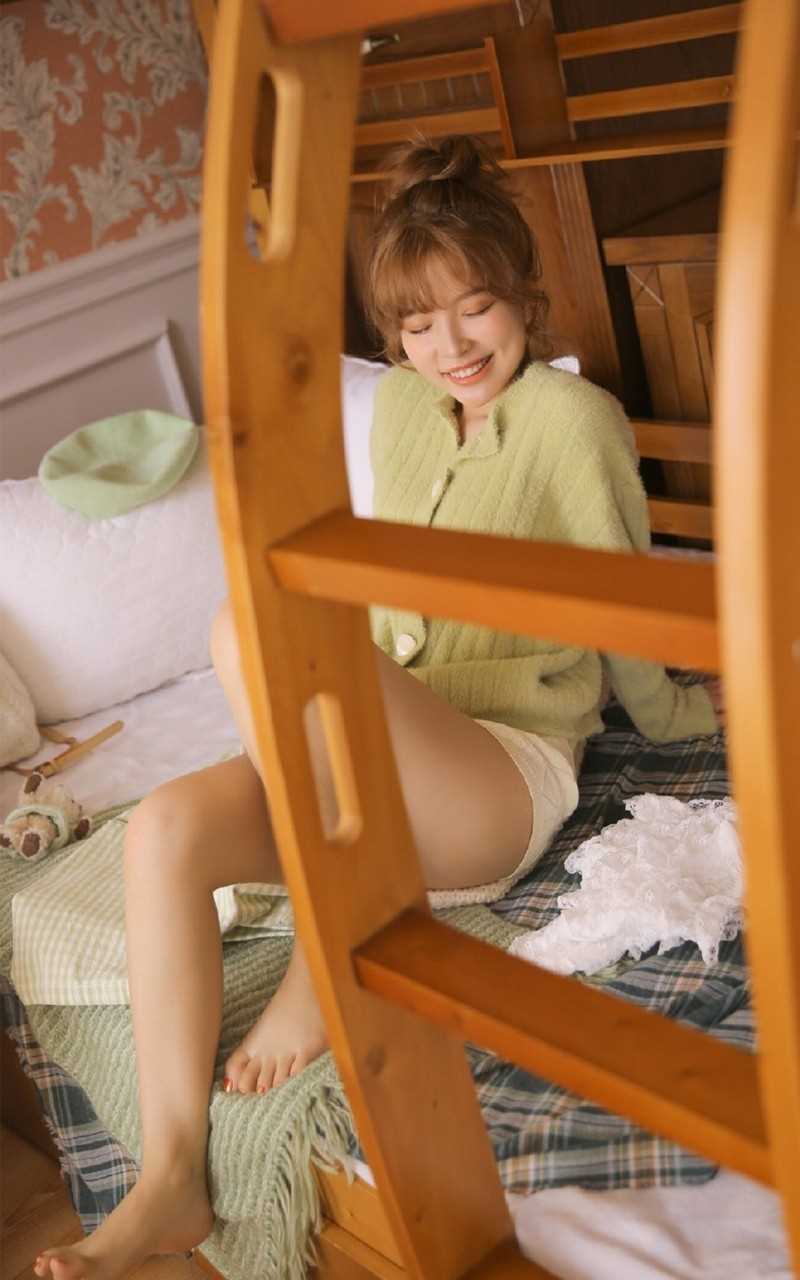 精选丸子头美女极品尤物白皙漂亮大长腿私房清纯图片图册