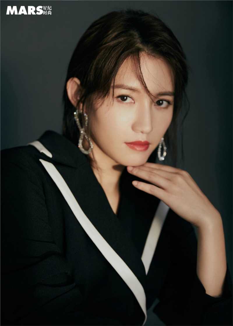 最新西装美女苏青淡雅脱俗氧气女神清纯养眼图片壁纸