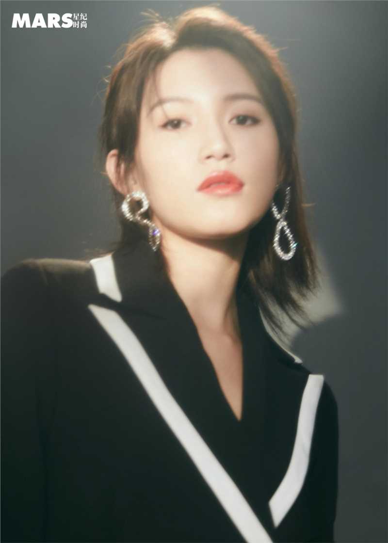 最新西装美女苏青淡雅脱俗氧气女神清纯养眼图片壁纸