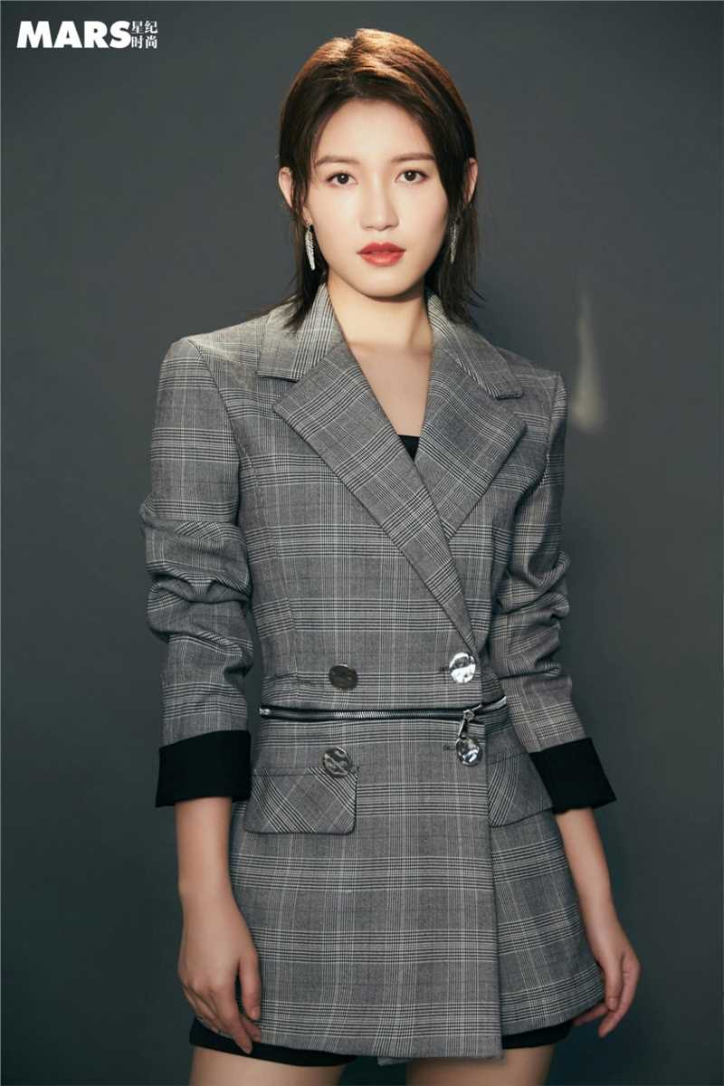 最新西装美女苏青淡雅脱俗氧气女神清纯养眼图片壁纸