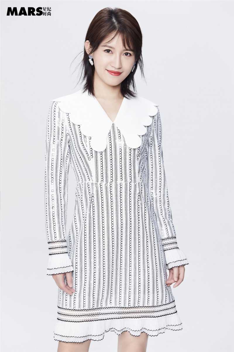 最新西装美女苏青淡雅脱俗氧气女神清纯养眼图片壁纸