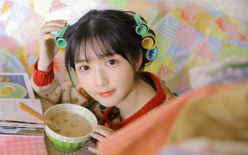精选爱打扮的清纯童颜美少女居家氧气可爱圆脸图片图册