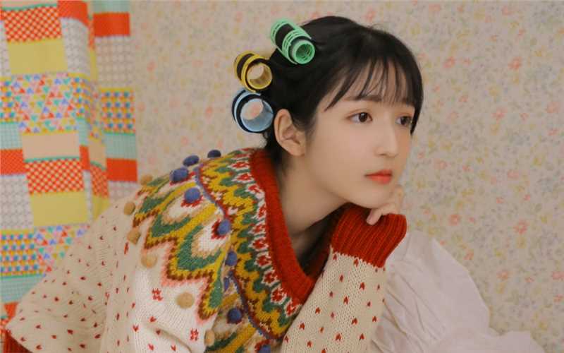 精选爱打扮的清纯童颜美少女居家氧气可爱圆脸图片图册