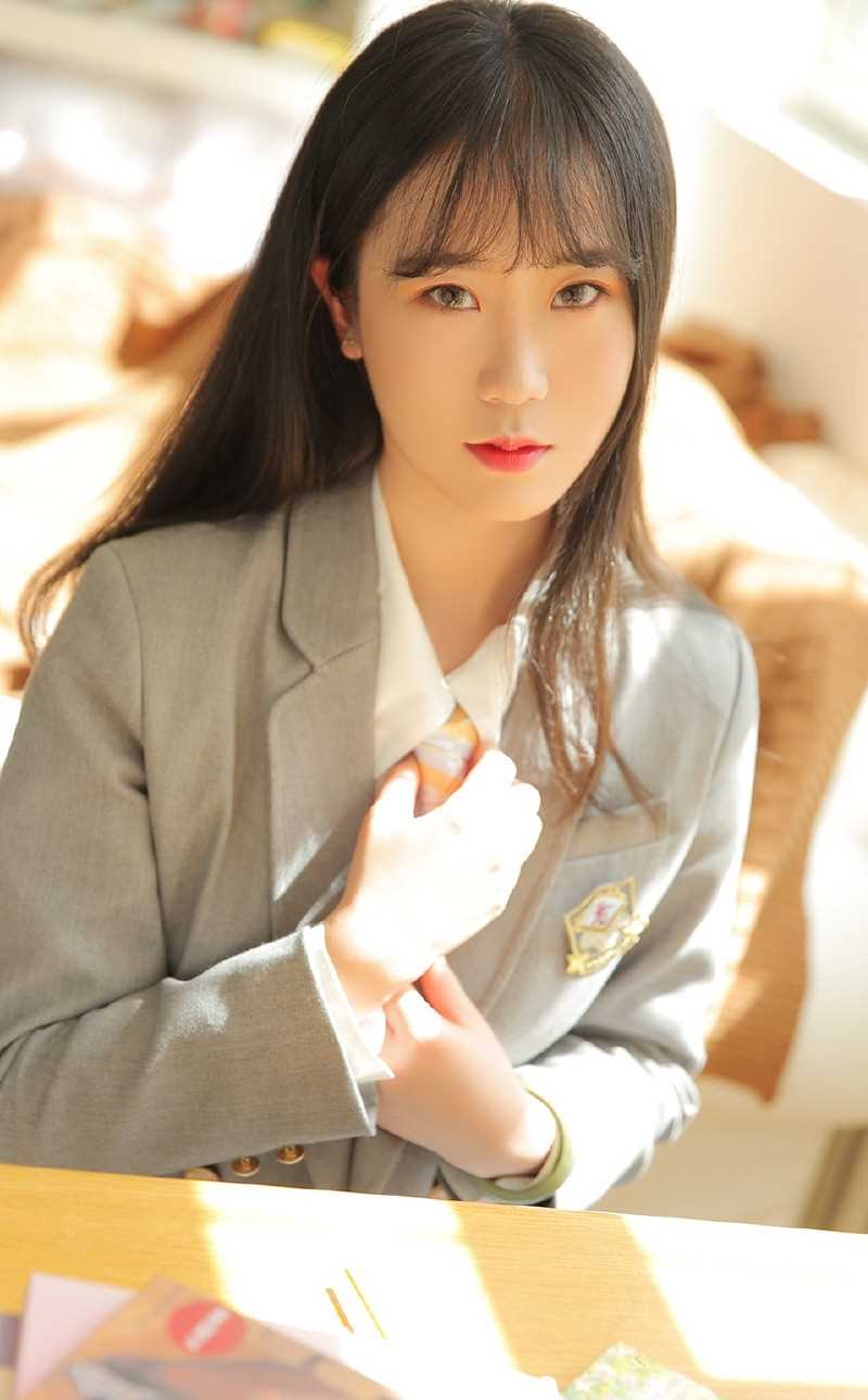 最新长发美女制服气质清纯青涩诱人美女图片壁纸