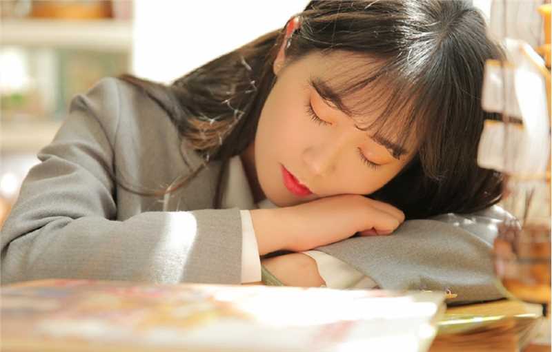 最新长发美女制服气质清纯青涩诱人美女图片壁纸