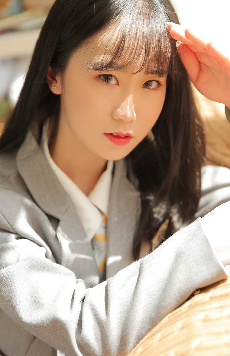 最新长发美女制服气质清纯青涩诱人美女图片壁纸